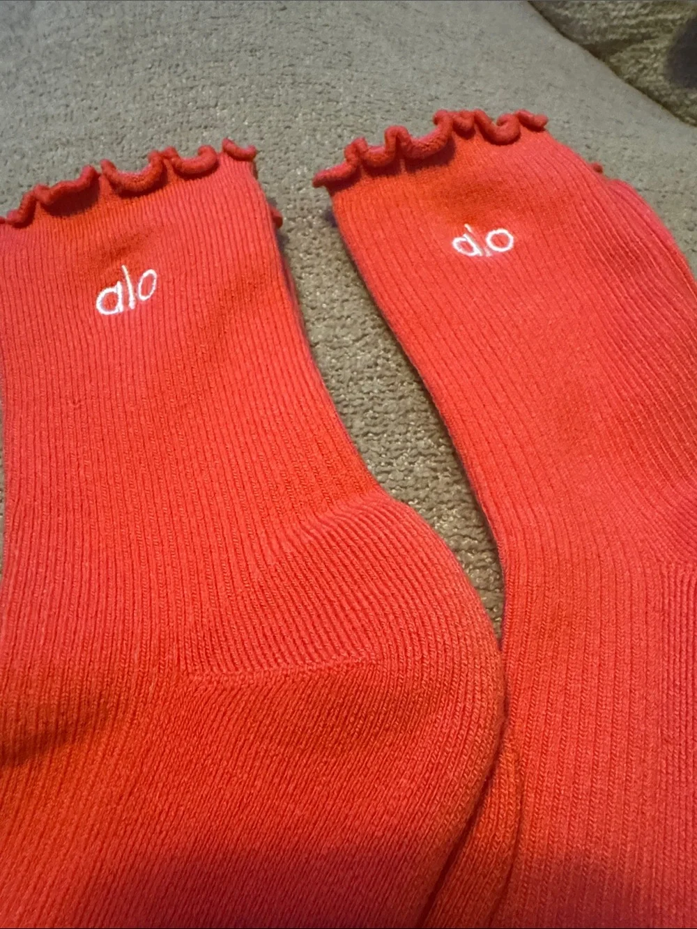 Alo Red Ribbed Ruffle Top Socks